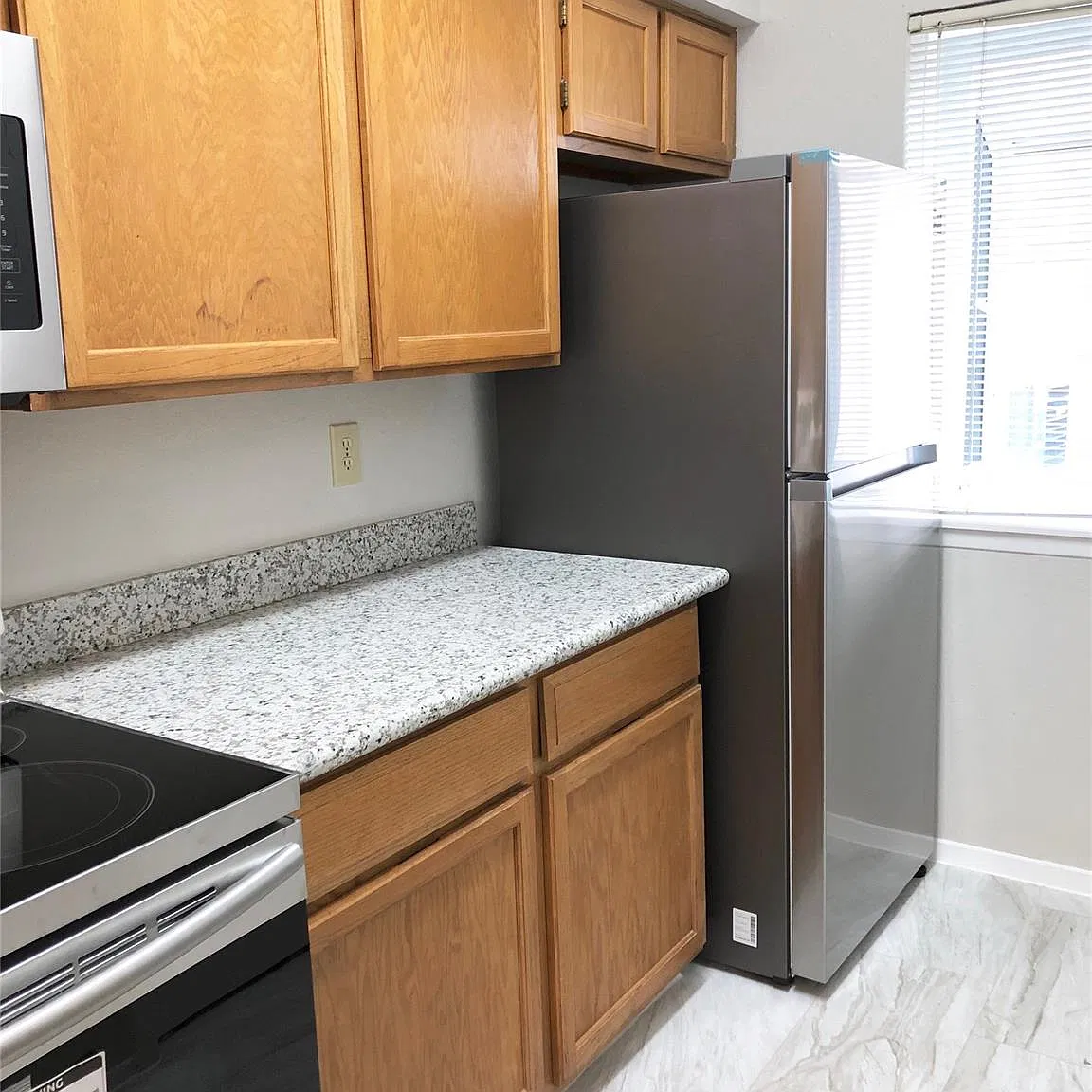 2 bed, 2.5 bath, 1368 sqft, $1,595 — Photo 2