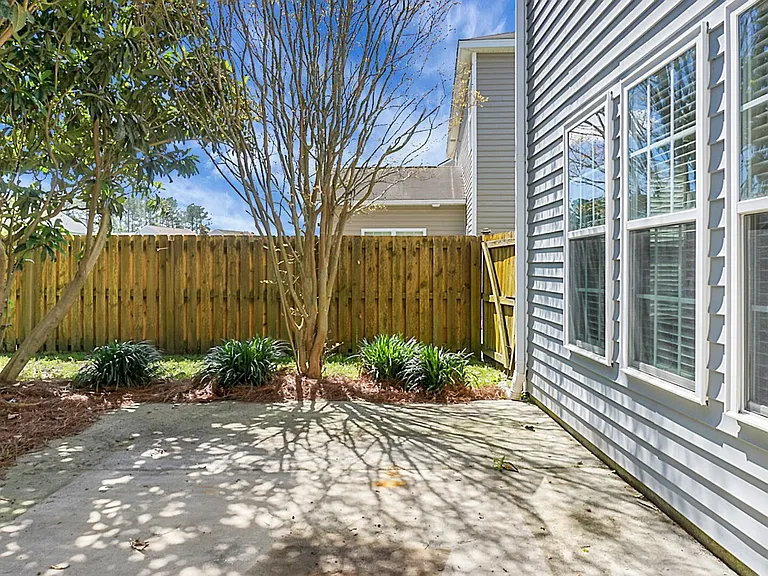 8003 Henderson Rd — Photo 44