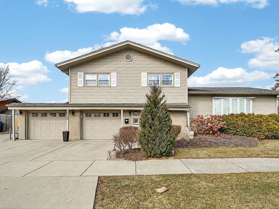 1st image of 15126 Chaucer Dr