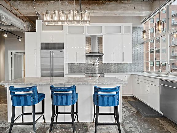 3rd image of 321 W 7th St APT 303