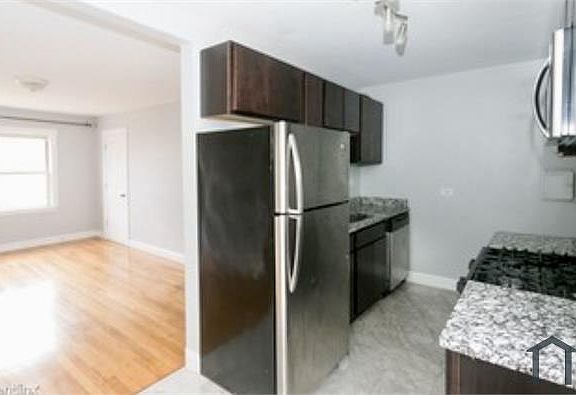 5th image of 7419 N Wolcott Ave #2E