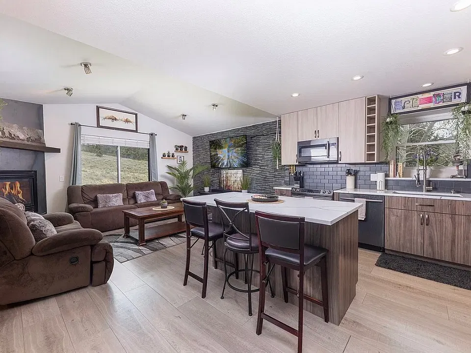 220 Meadow Wood Cir