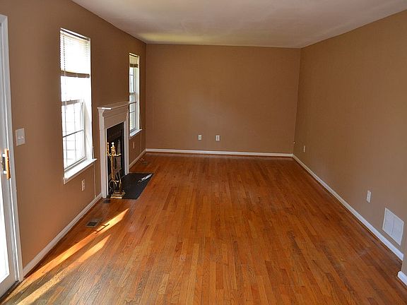 5th image of 27 Williams Dr