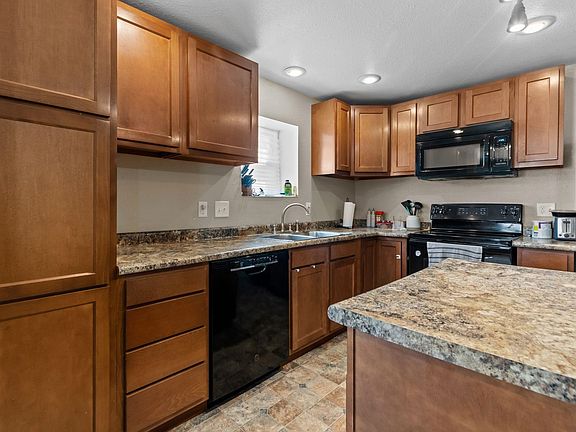 3rd image of 206 E Spring St