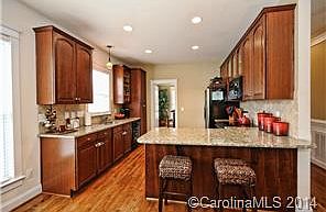 3rd image of 7427 Avonhurst Ln