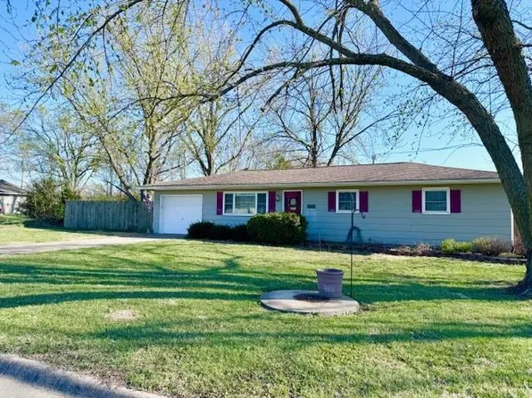 721 E Garfield St, Iola, KS 66749