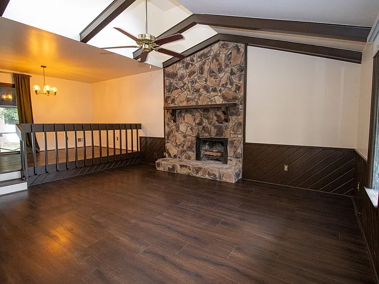 140 Land Of Lakes Cir — Photo 3