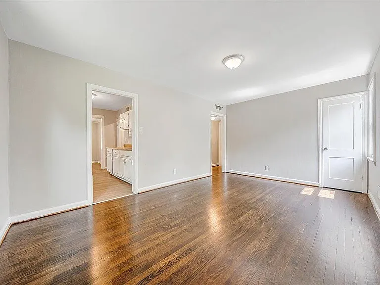 2109 Colgate St NE — Photo 4