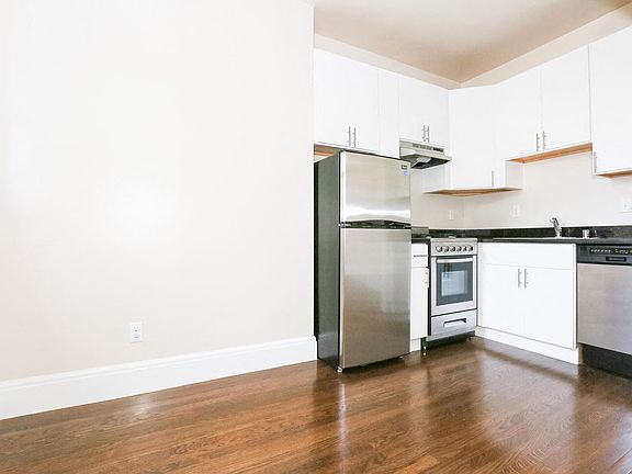5th image of 2339 Market St APT 36