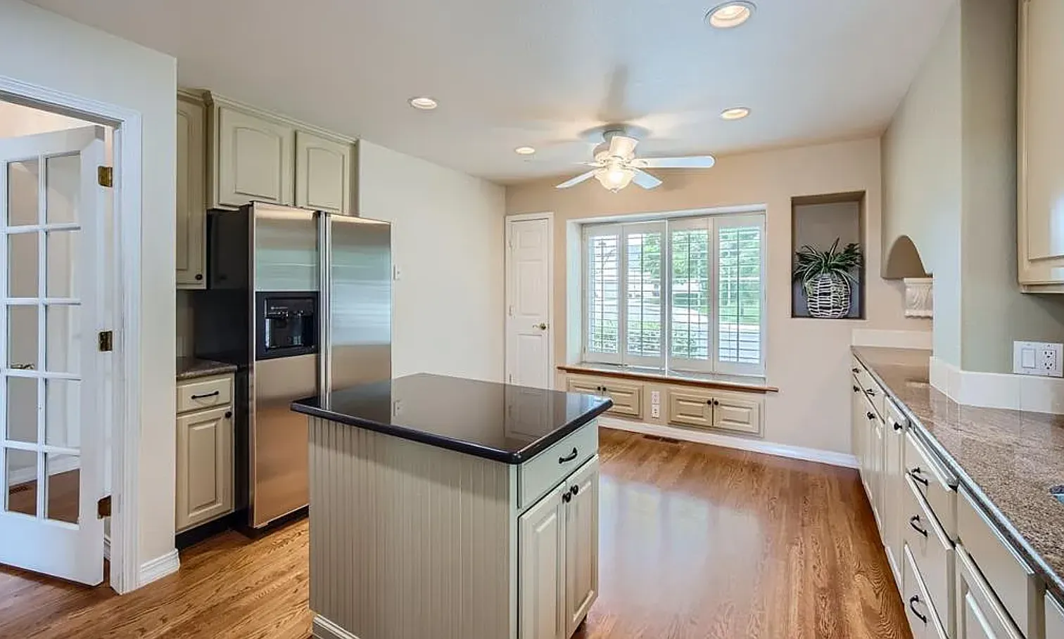 3 bed, 3040 sqft, $3,900 — Photo 4