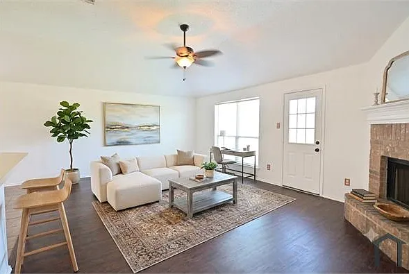 4 bed, 1798 sqft, $2,850 — Photo 3