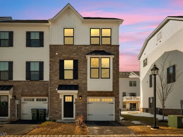 5 Saw Mill Cir, Hackettstown Town, NJ 07840