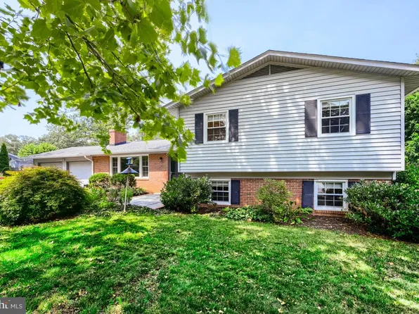 10 Saint Andrews Rd, Severna Park, MD 21146