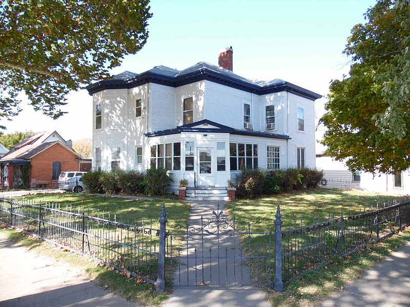 1st image of 601 1st Ave