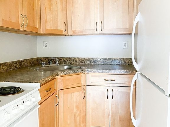 4th image of 317 E 91st St #B3