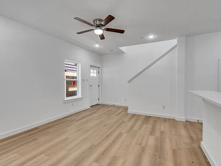 1052 N Lane St — Photo 3