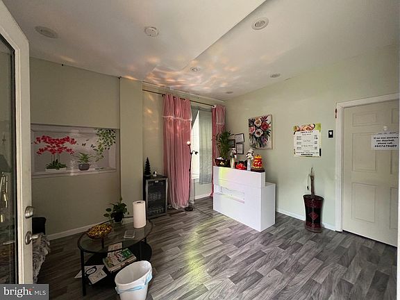 5th image of 748 Linden St