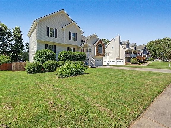 4th image of 214 Moore Valley Way