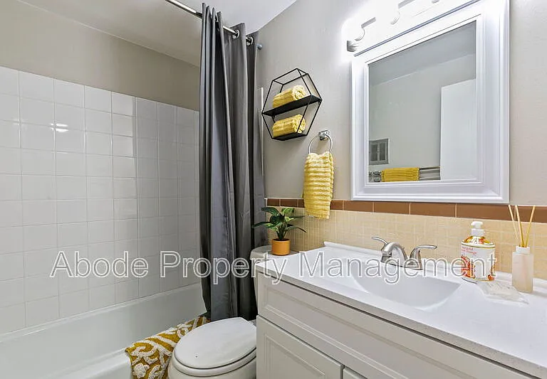 466 W 10th St — Photo 10