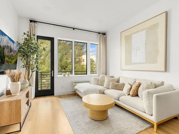 103 Meserole St APT 3B, Brooklyn, NY 11206