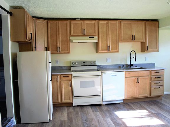 2nd image of 160 Santa Clara St #1