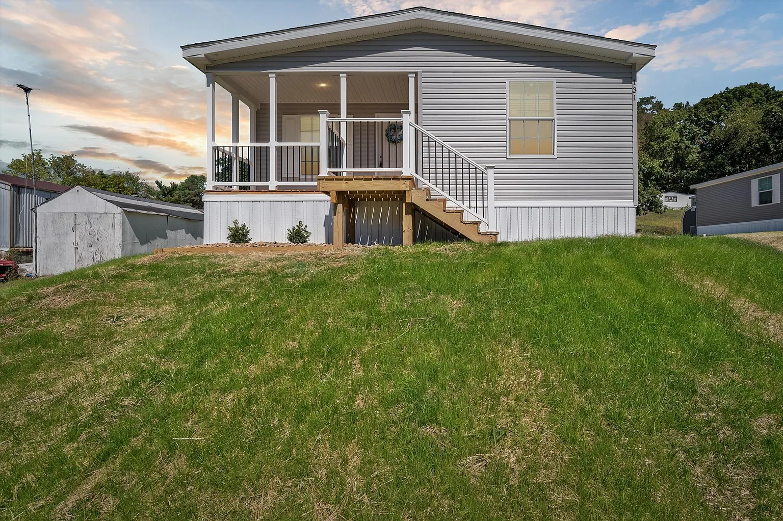 131 Monaco St photo 1
