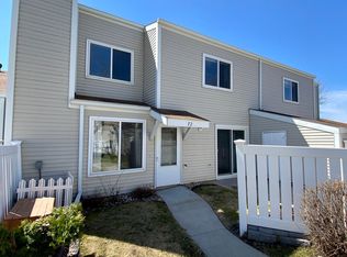 72 Parkview Cir, Grand Forks, ND 58201