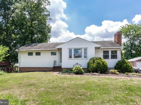 231 E High St, New Oxford, PA 17350