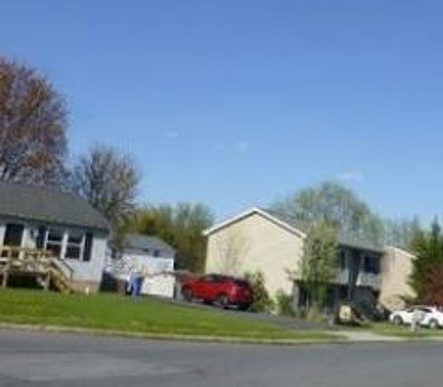 Exterior Neighborhood (street photo)