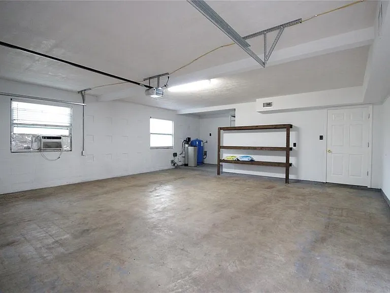 10907 SW 24th Ave — Photo 7