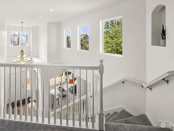 4th image of 1814 26th Ave NE