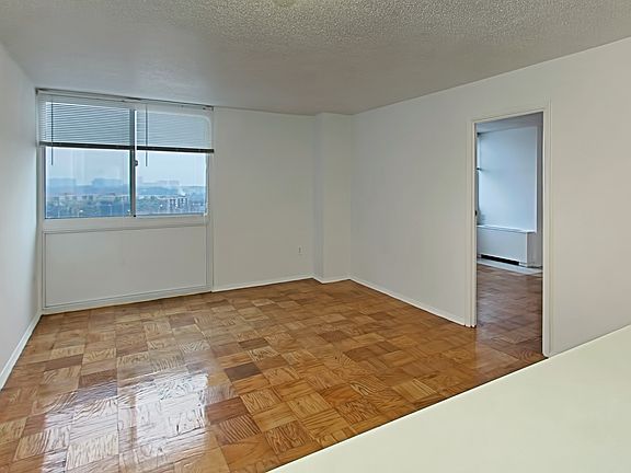 4th image of 101 S Whiting St APT 810