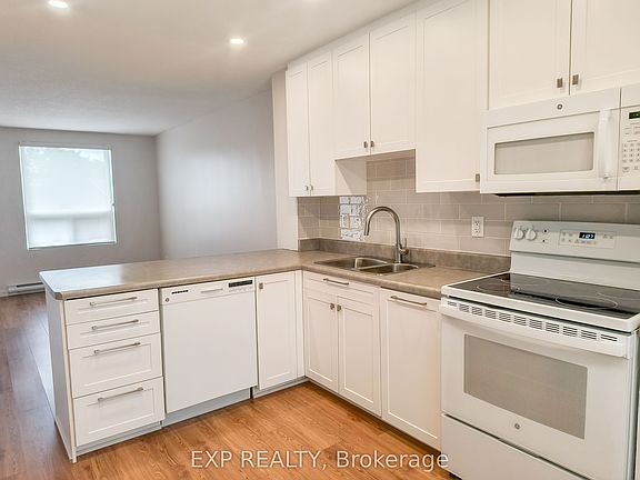 3rd image of 971 Gulf Pl #6
