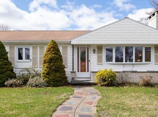 85 Meadowcrest Dr, Cumberland, RI 02864