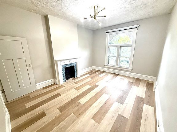 5th image of 250 S 18th St #1/2