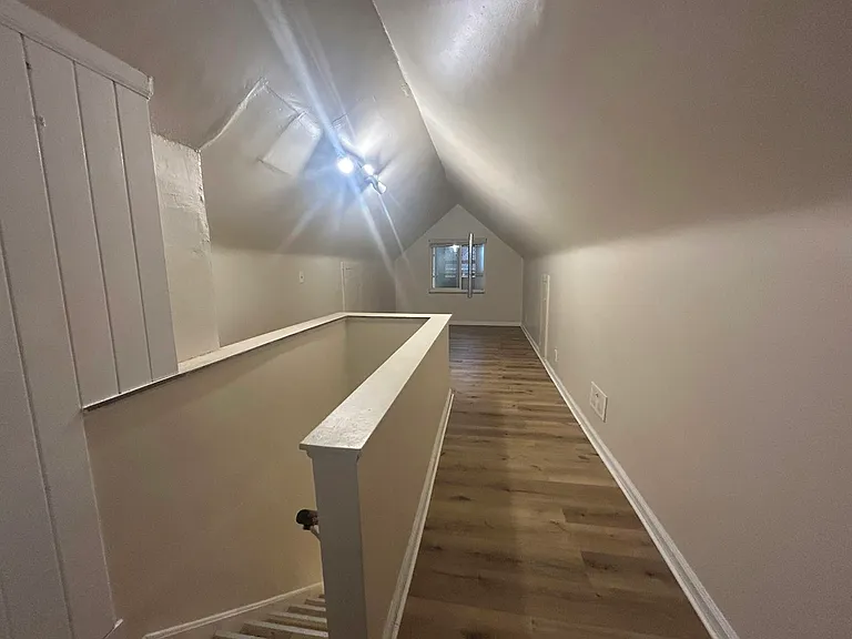 5070 Lafontaine St — Photo 15
