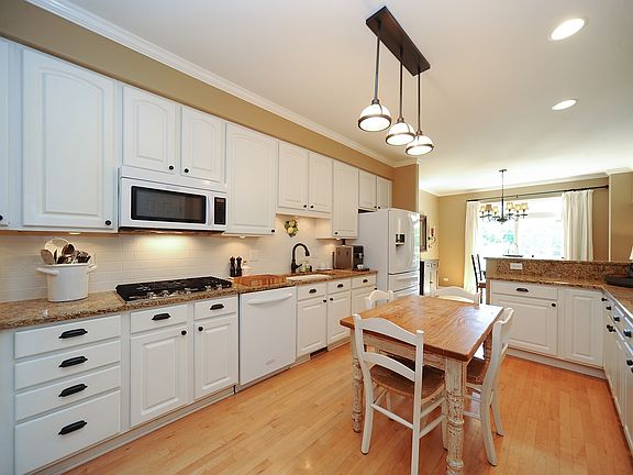 4th image of 1292 Christine Ct