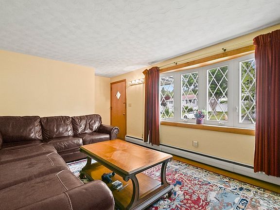 5th image of 86 Harriet Ave