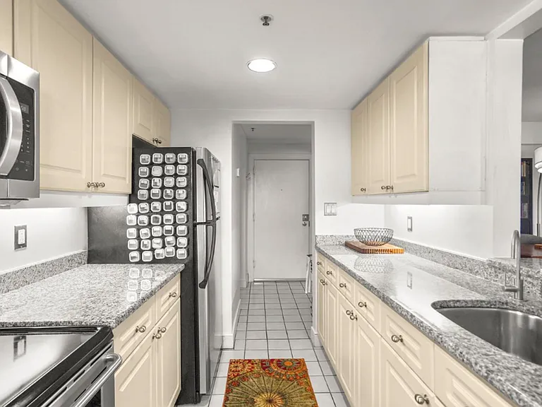 1727 R St NW #404 — Photo 17