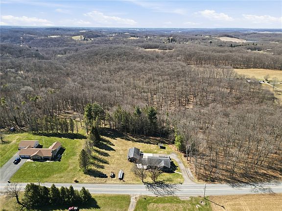 3rd image of 1035 Gameland Rd