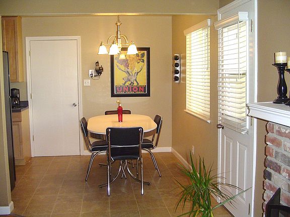 3rd image of 709 Barbara Way
