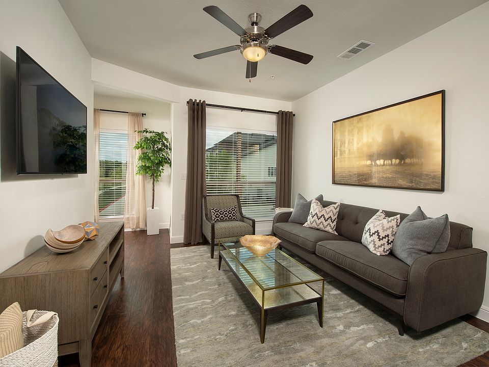 1st image of 1555 Cullen Blvd #1002