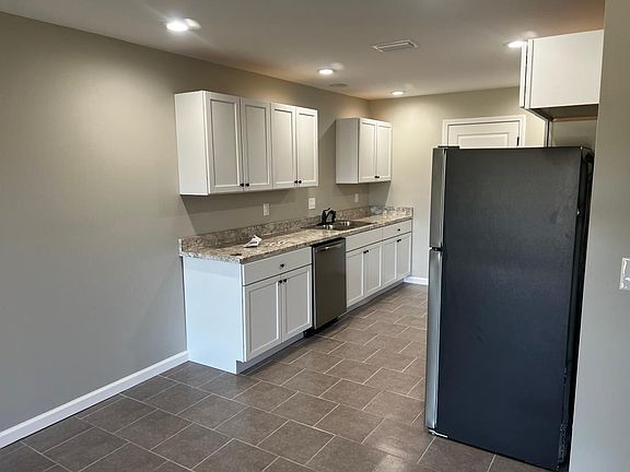4th image of 25103 Lavinia Ave #25105