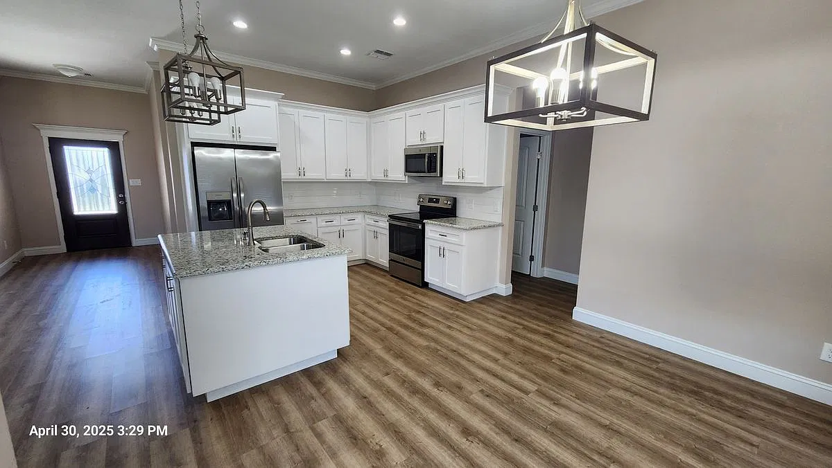 3 bed, 2.0 bath, 1600 sqft, $2,600 — Photo 3