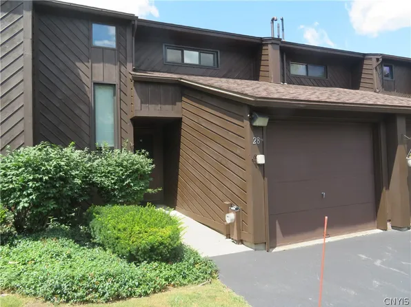 28 Sherman Oaks Dr, New Hartford, NY 13413