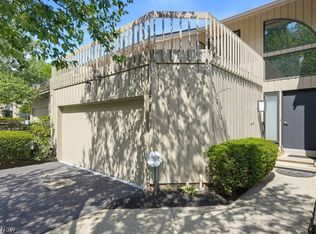 5755 Som Center Rd #8, Solon, OH 44139