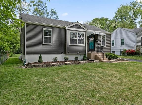 3rd image of 1036 Sanders Dr
