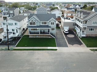 460 Little East Neck Rd S, Babylon, NY 11702