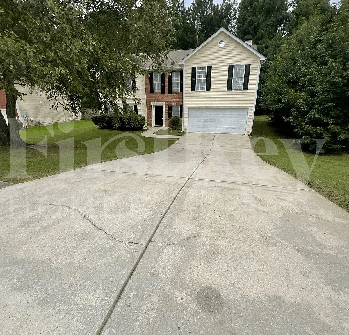 4 bed, 2.0 bath, 2788 sqft, $2,520 — Photo 1