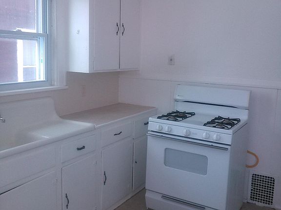 2nd image of 21 Richfield Ave APT 3